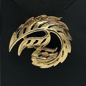 Vintage Brooch Gold Tone Metal Swirling Feather Large Statement Brooch
